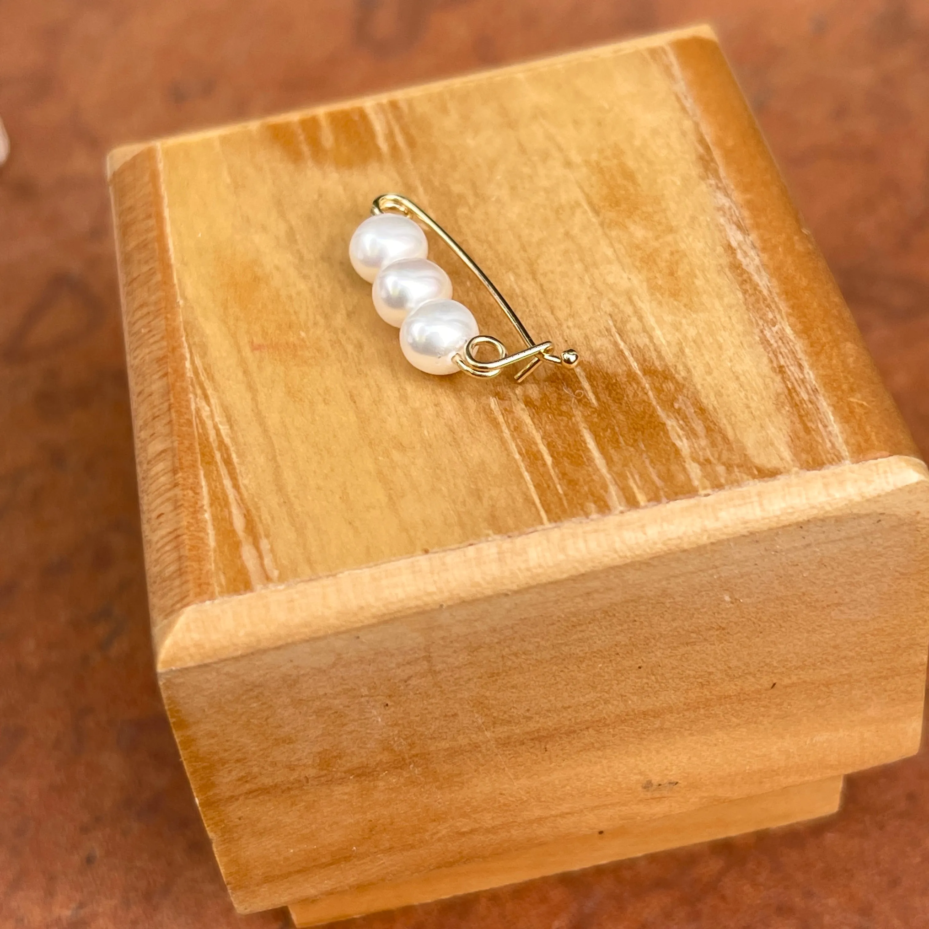 14KT Yellow Gold 3 Freshwater Pearls Pearl Shortener Clasp