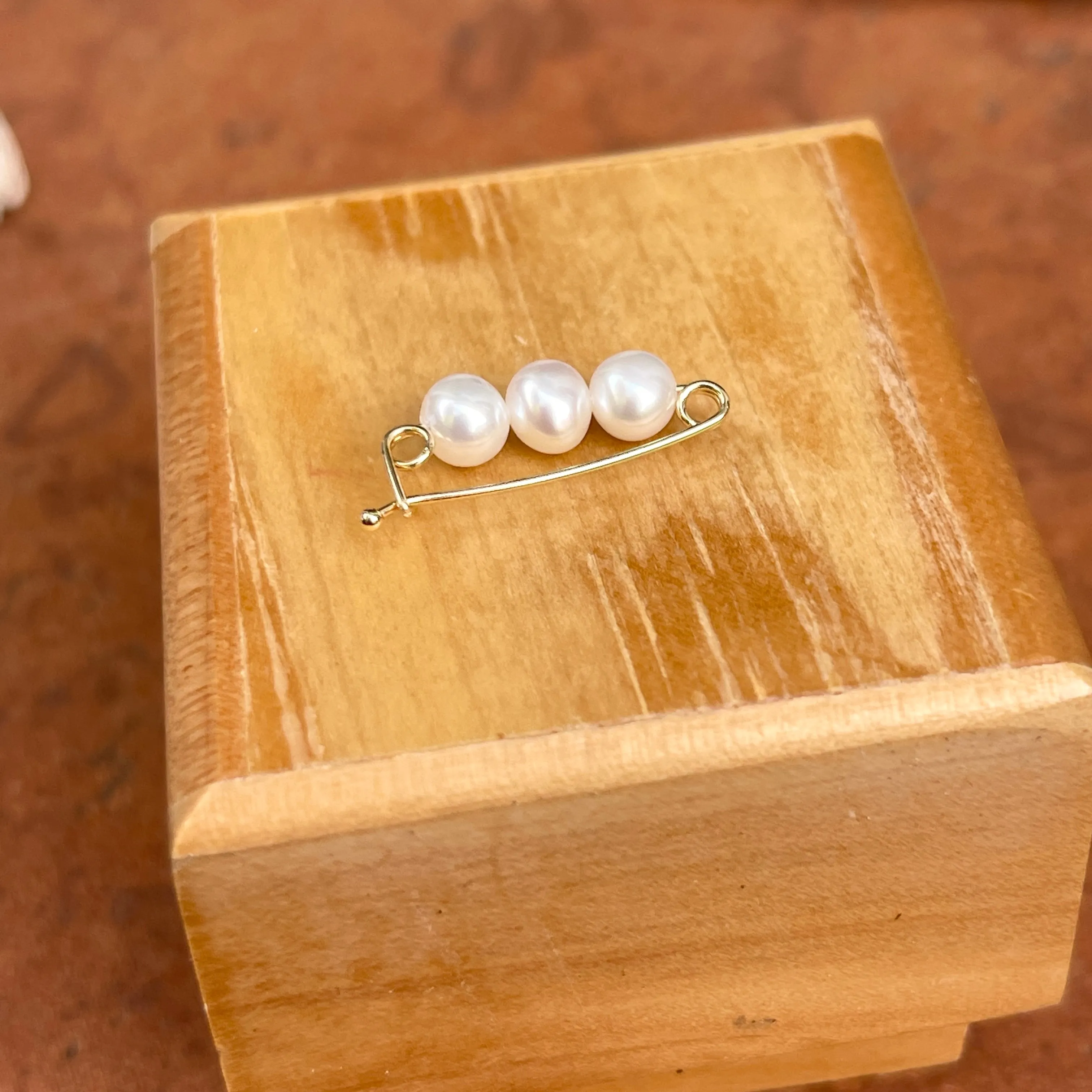14KT Yellow Gold 3 Freshwater Pearls Pearl Shortener Clasp