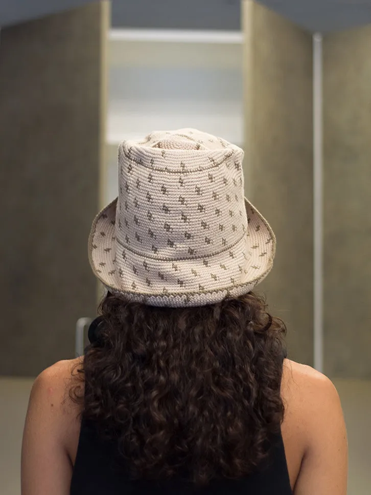 A Hat Named Wanda, Earth