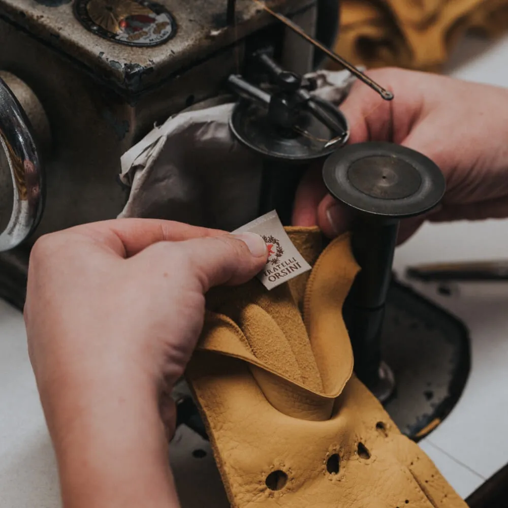 Alessa (berry) - classic Italian lambskin leather driving gloves