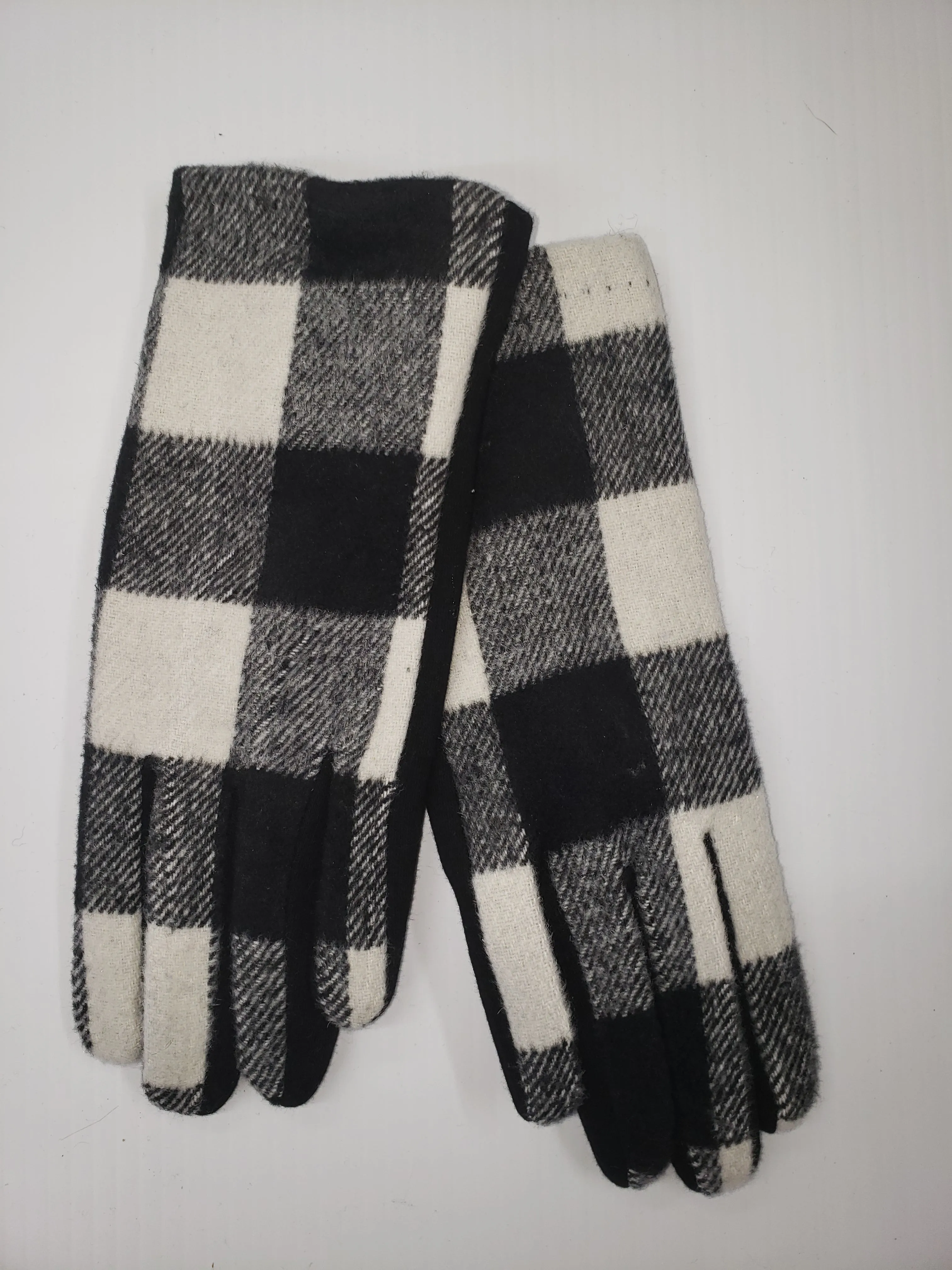 Blk/ Wht Plaid Gloves Coco & Carmen