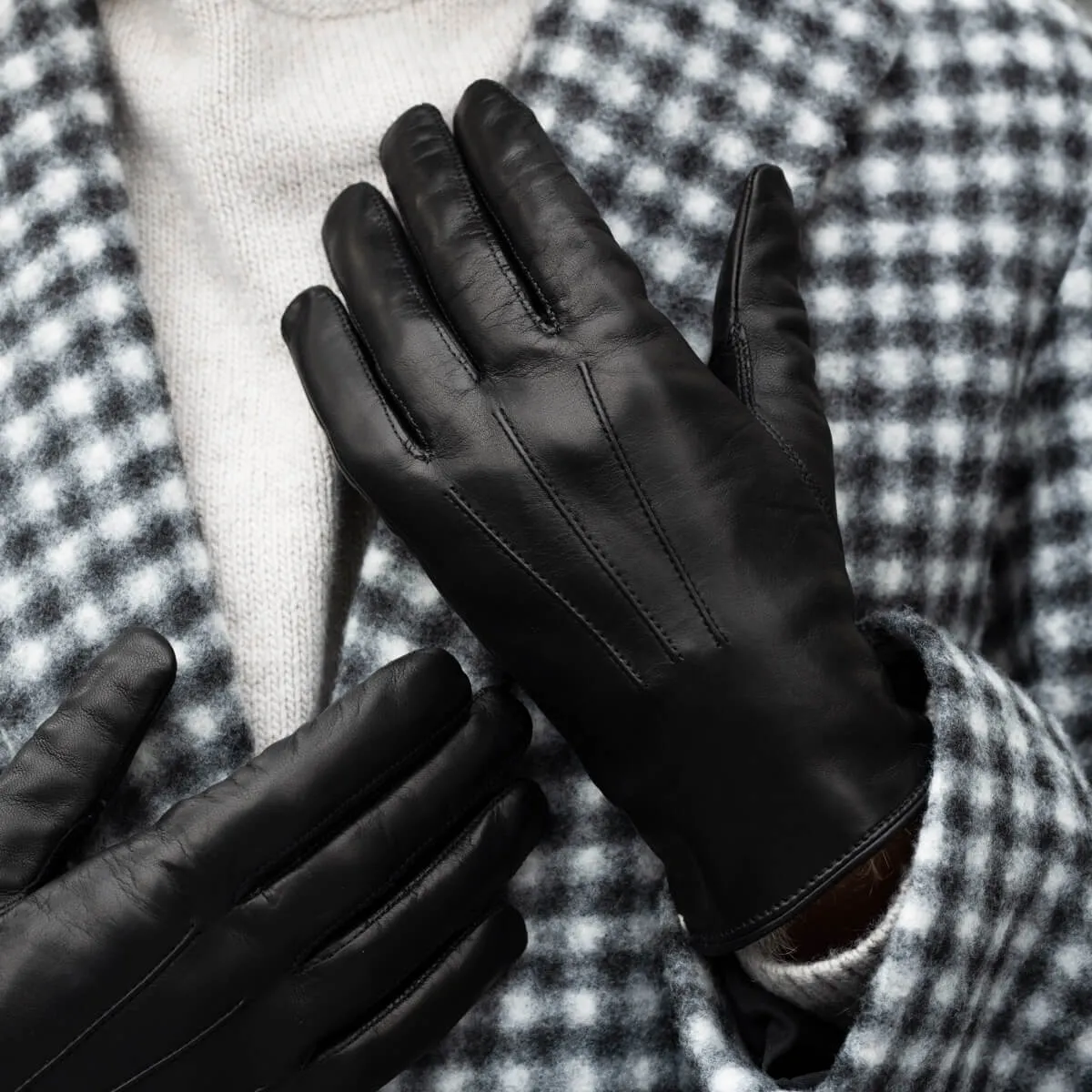 Francesca (black) - Italian lambskin leather gloves with brown rabbit fur lining