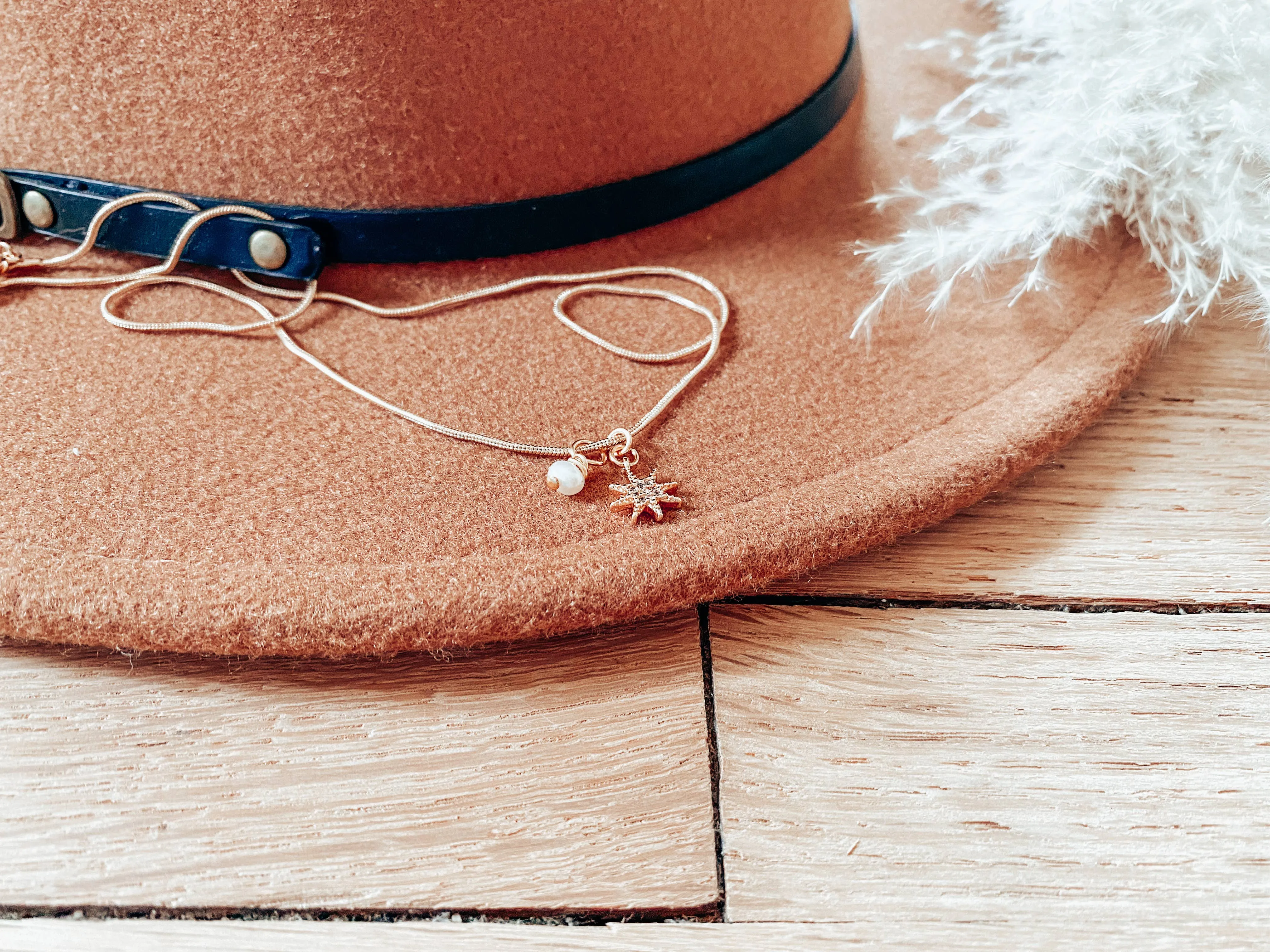 Hepburn Pearl Pendant with Cross Layering Necklace: Cross