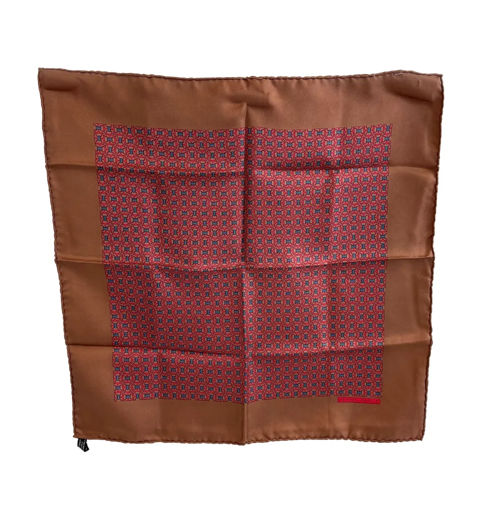 Hermes - Excellent - Brown Red Interlocking Chain Pocket Square - Pinkish Brown