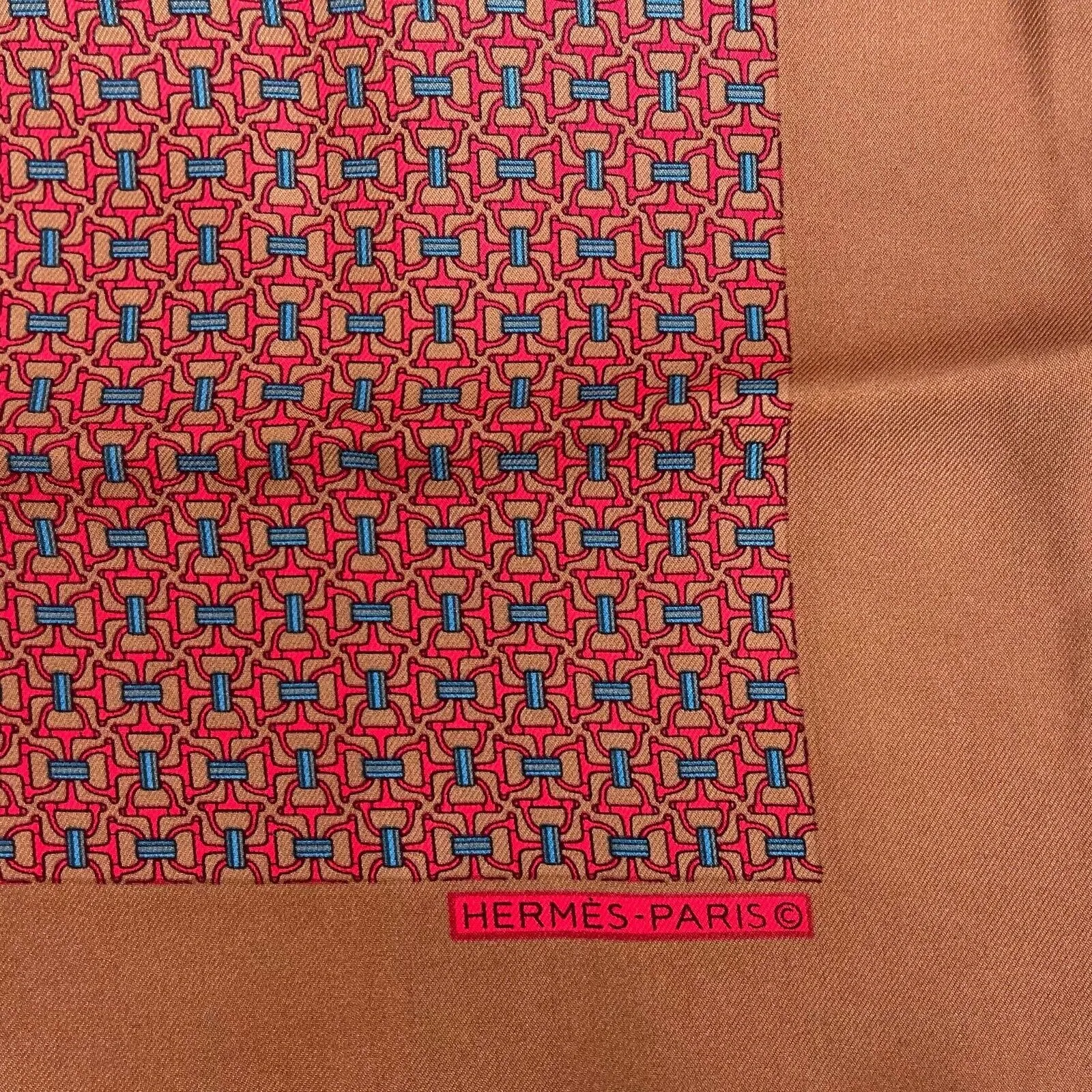 Hermes - Excellent - Brown Red Interlocking Chain Pocket Square - Pinkish Brown