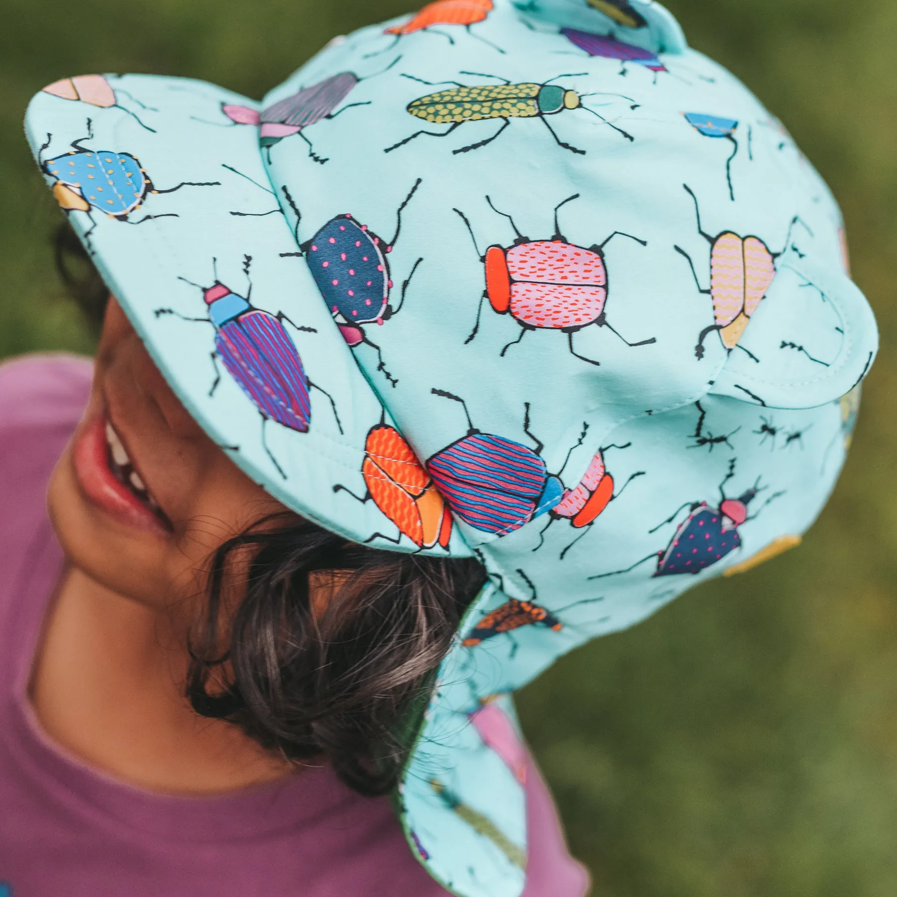 Kids Cub hat with neck flap: Bugs