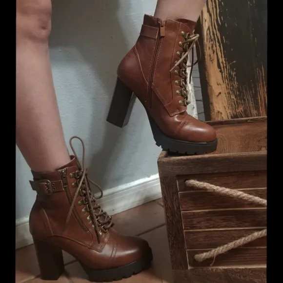 🚨Last ones 6, 6.5🚨Danny Faux -leather lace up combat motorcycle boots