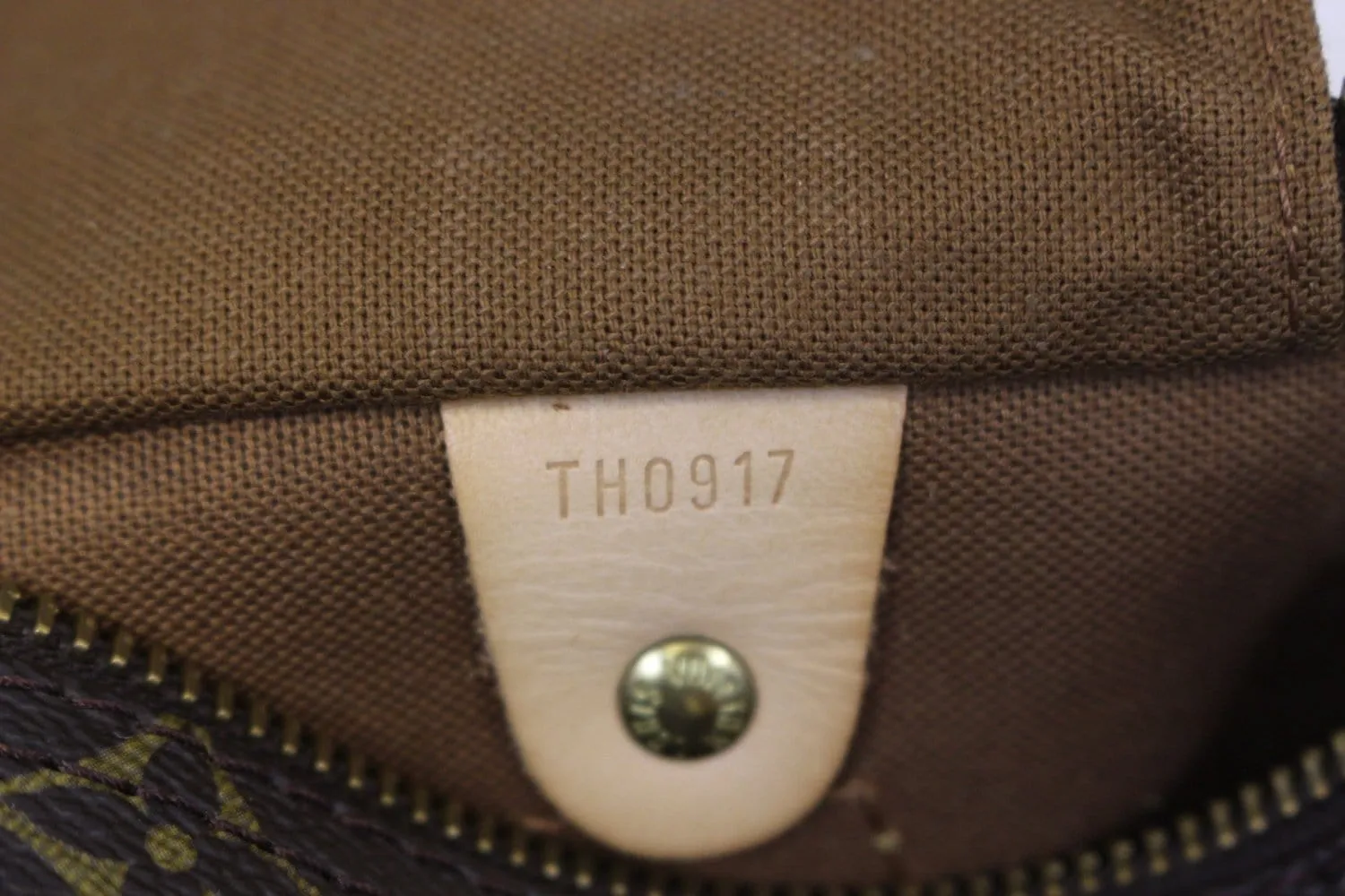 LOUIS VUITTON Monogram Canvas Speedy 25 Handbag