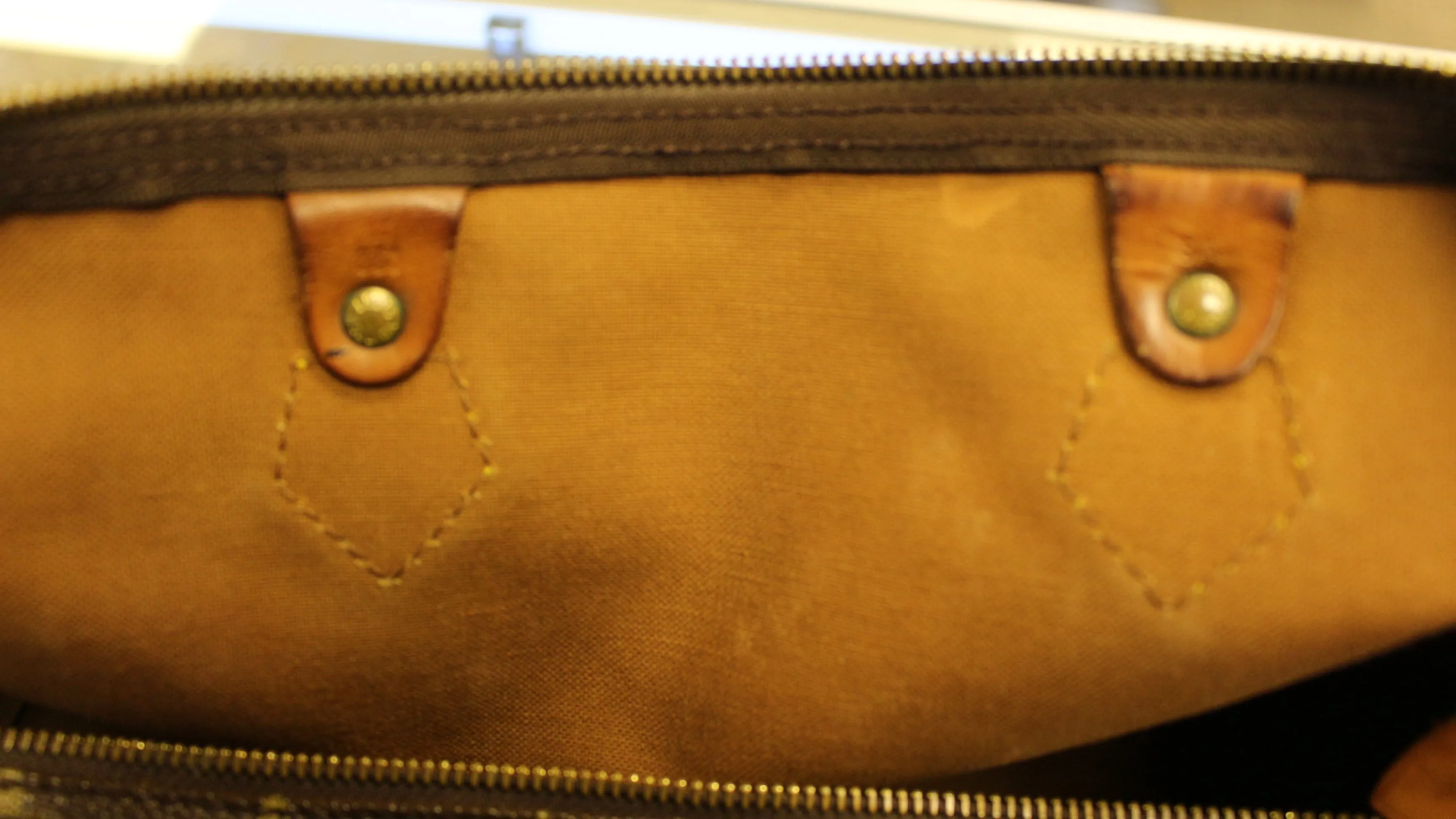 LOUIS VUITTON Monogram Canvas Speedy 40 Brown Satchel Bag