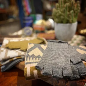 Milo fingerless gloves