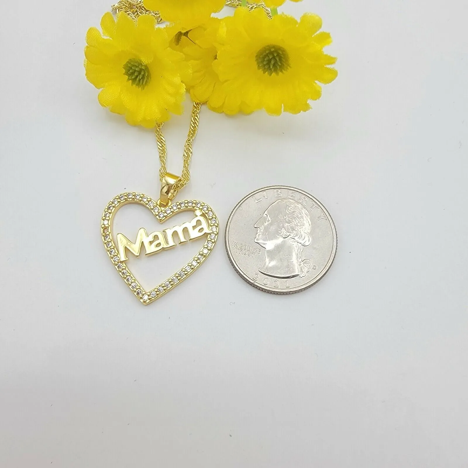 Necklaces - 14K Gold Plated. Mamá Heart Pendant & Chain.