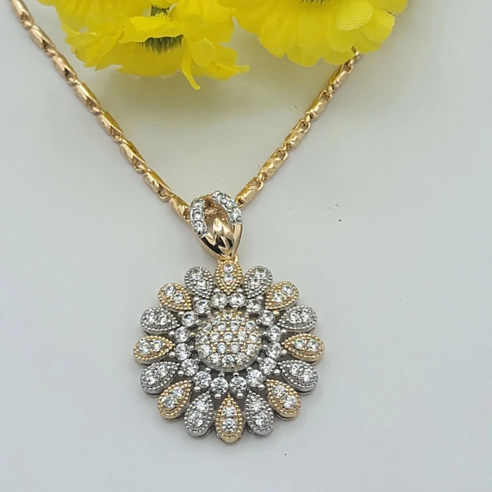 Necklaces - 18K Gold Plated. Clear Crystals Flower Pendant & Chain.
