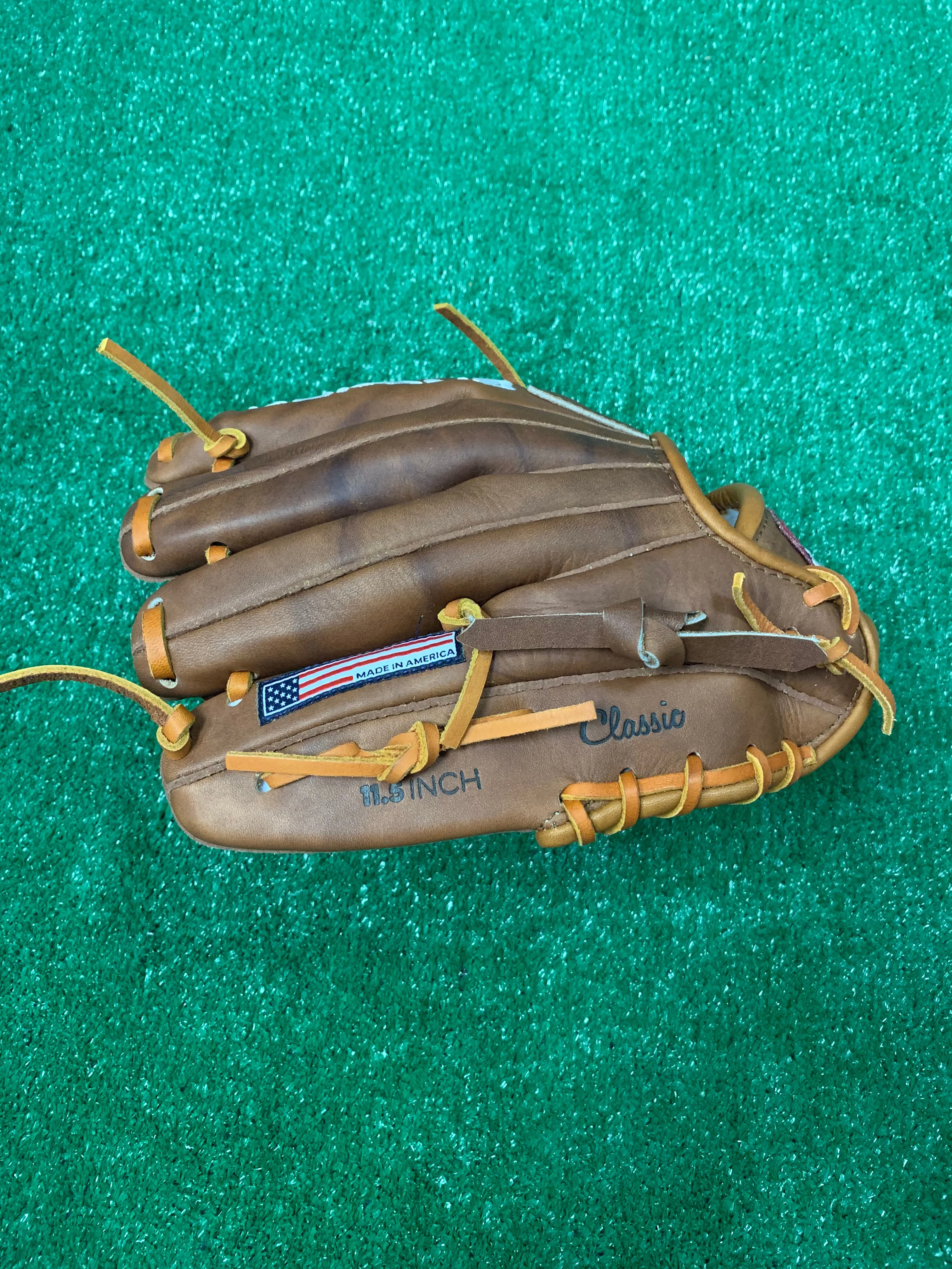 Nokona Walnut™ 11.5'' Baseball Glove