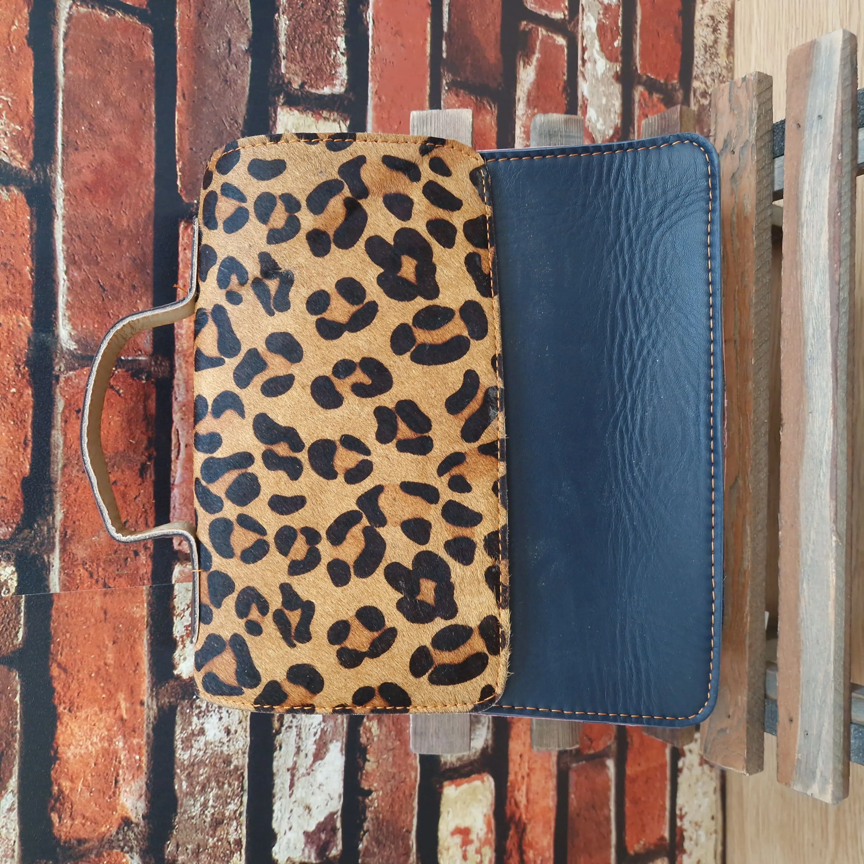 Recycled Leather Crossbody Handbag 209-101