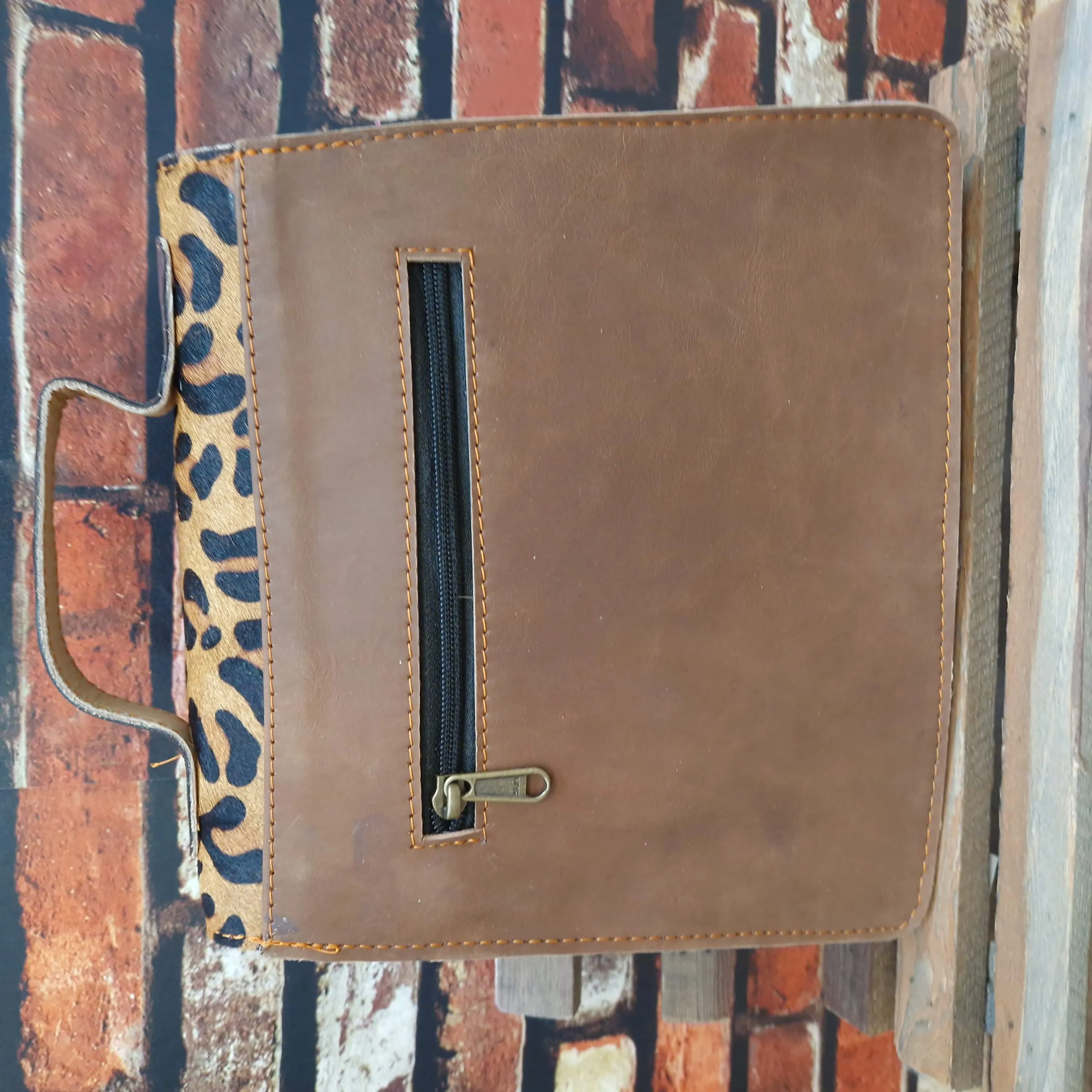 Recycled Leather Crossbody Handbag 209-101