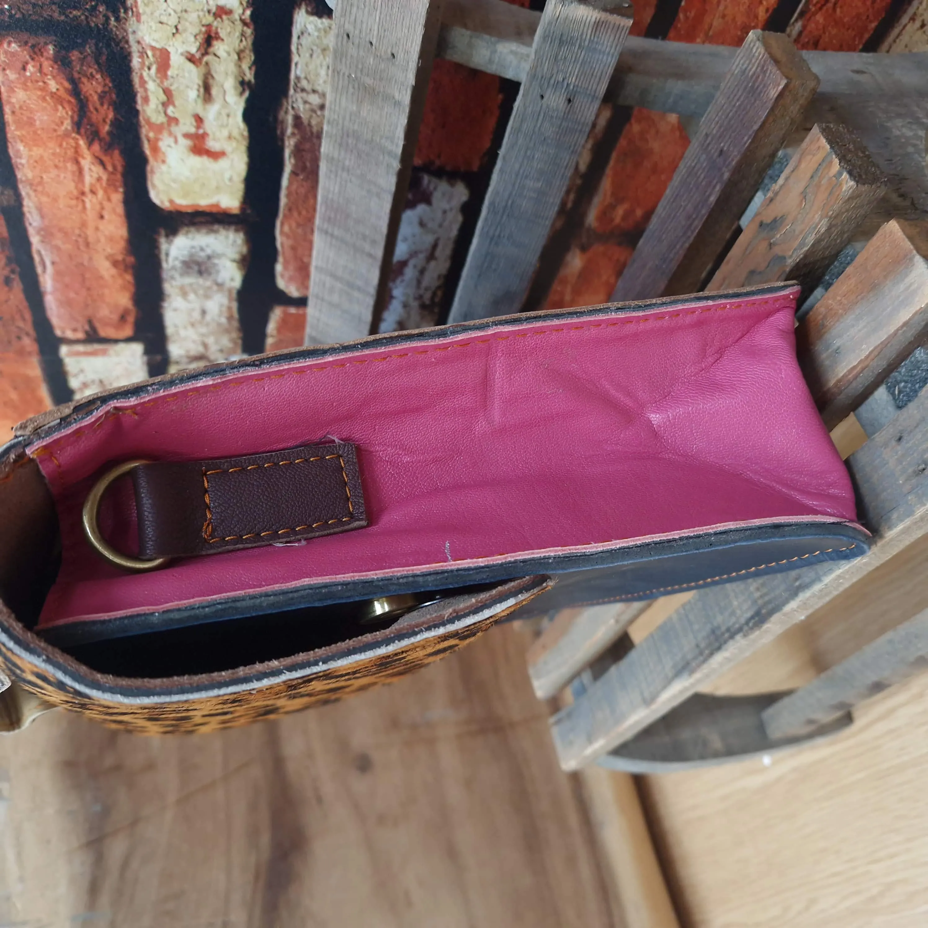 Recycled Leather Crossbody Handbag 209-101