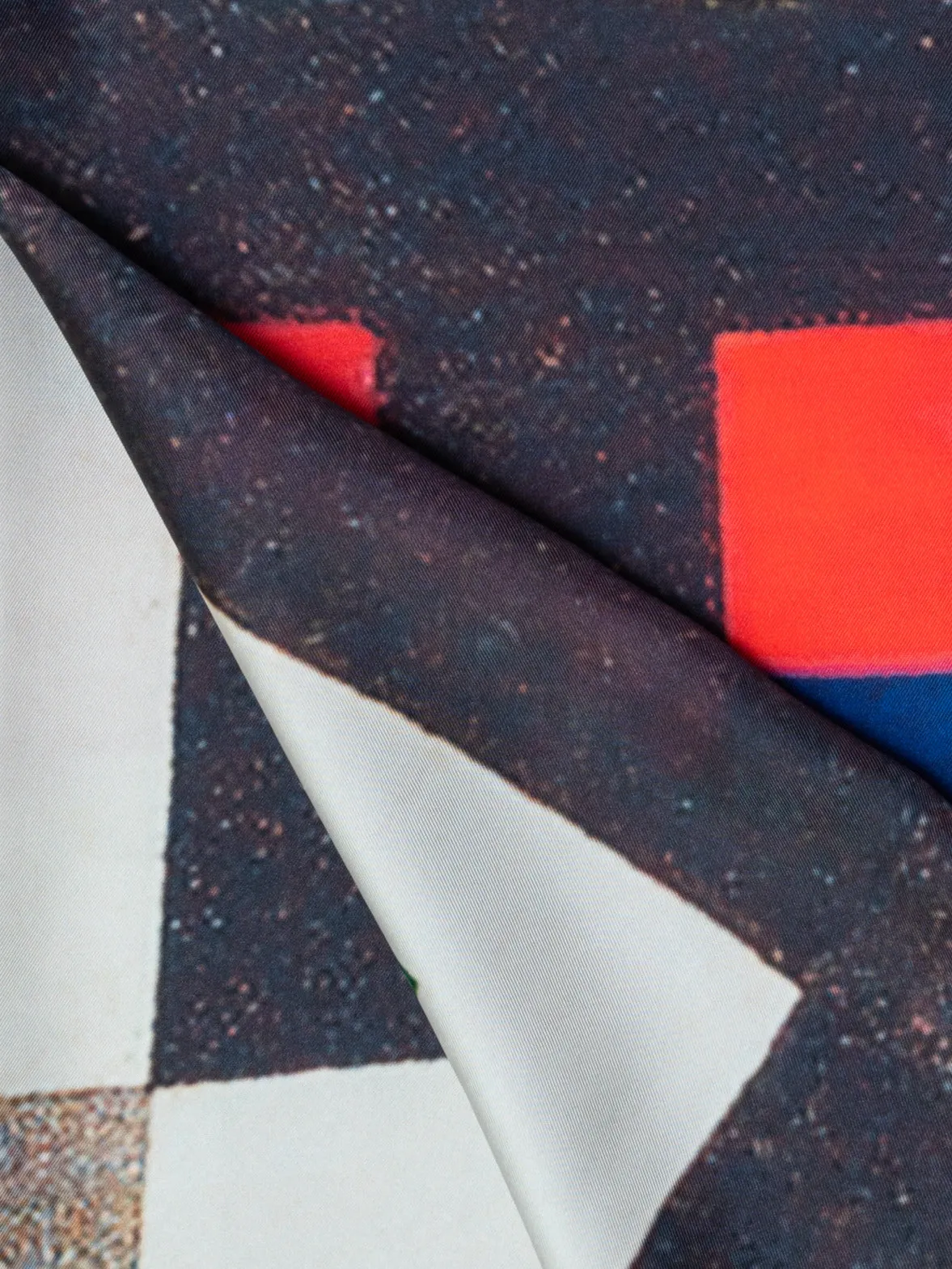 Scarf in Silk with Colorama Print