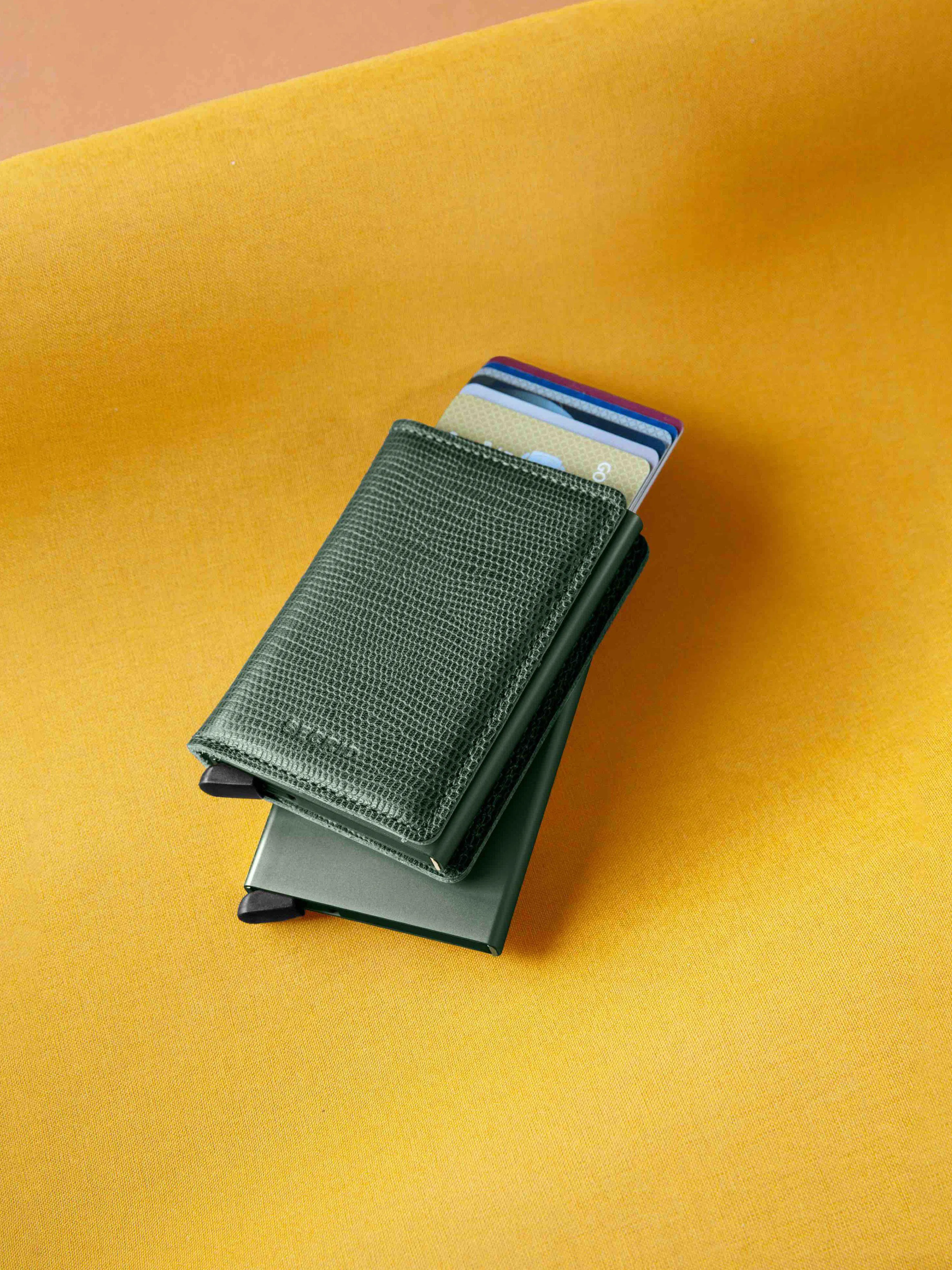 Secrid Slimwallet Stitch Linea Orange