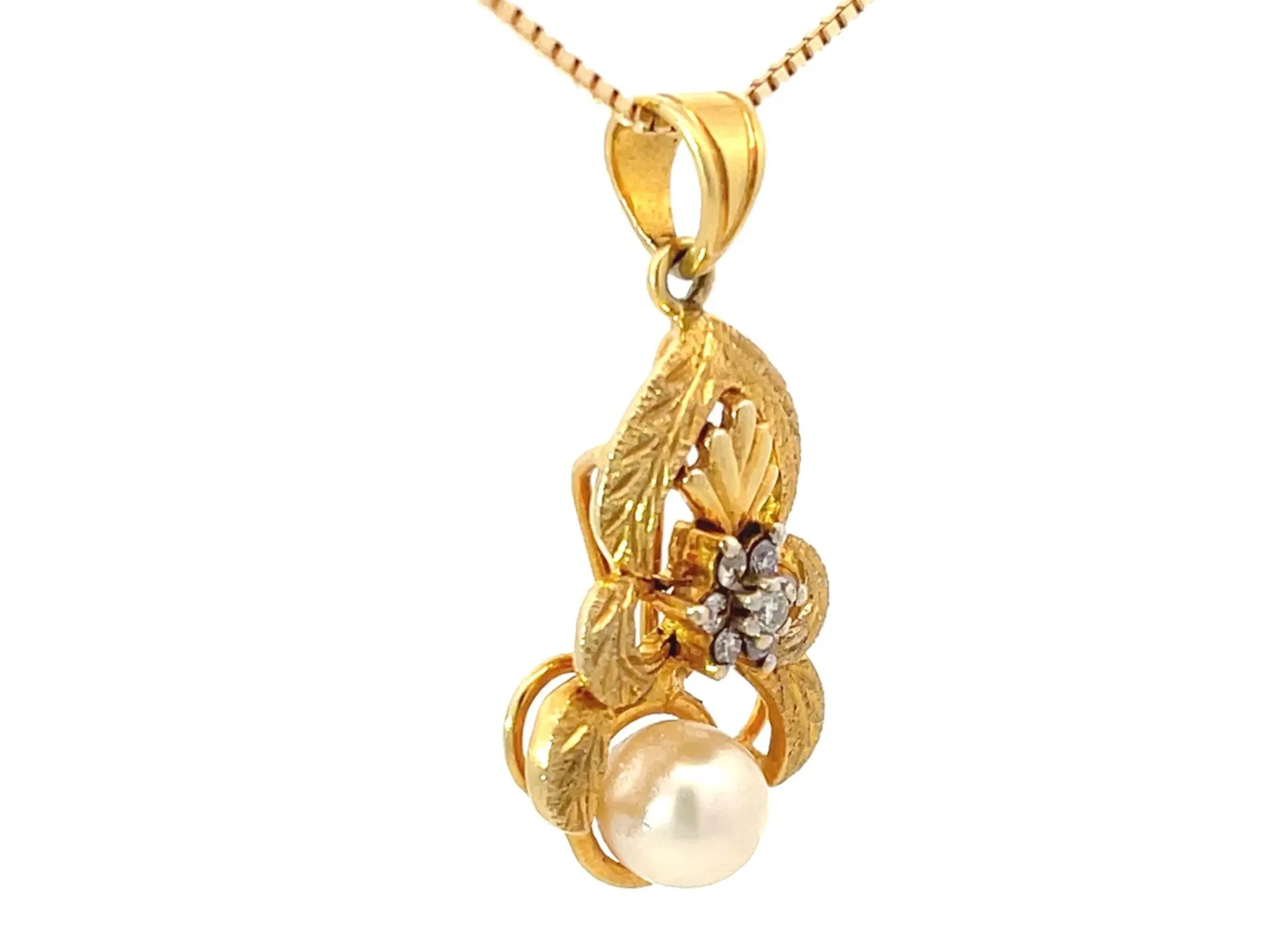 Solid Gold Diamond Pearl Pendant Necklace
