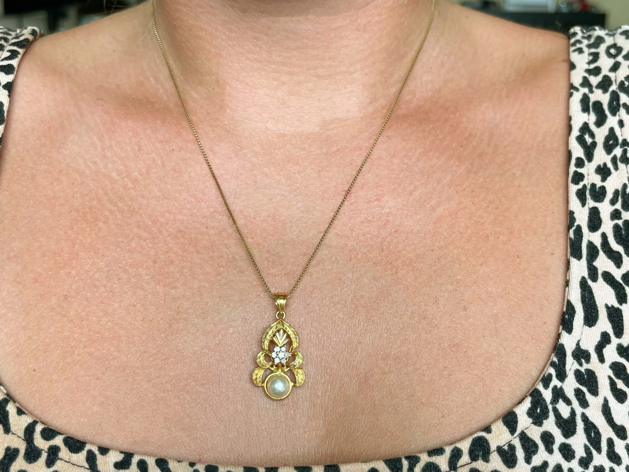 Solid Gold Diamond Pearl Pendant Necklace