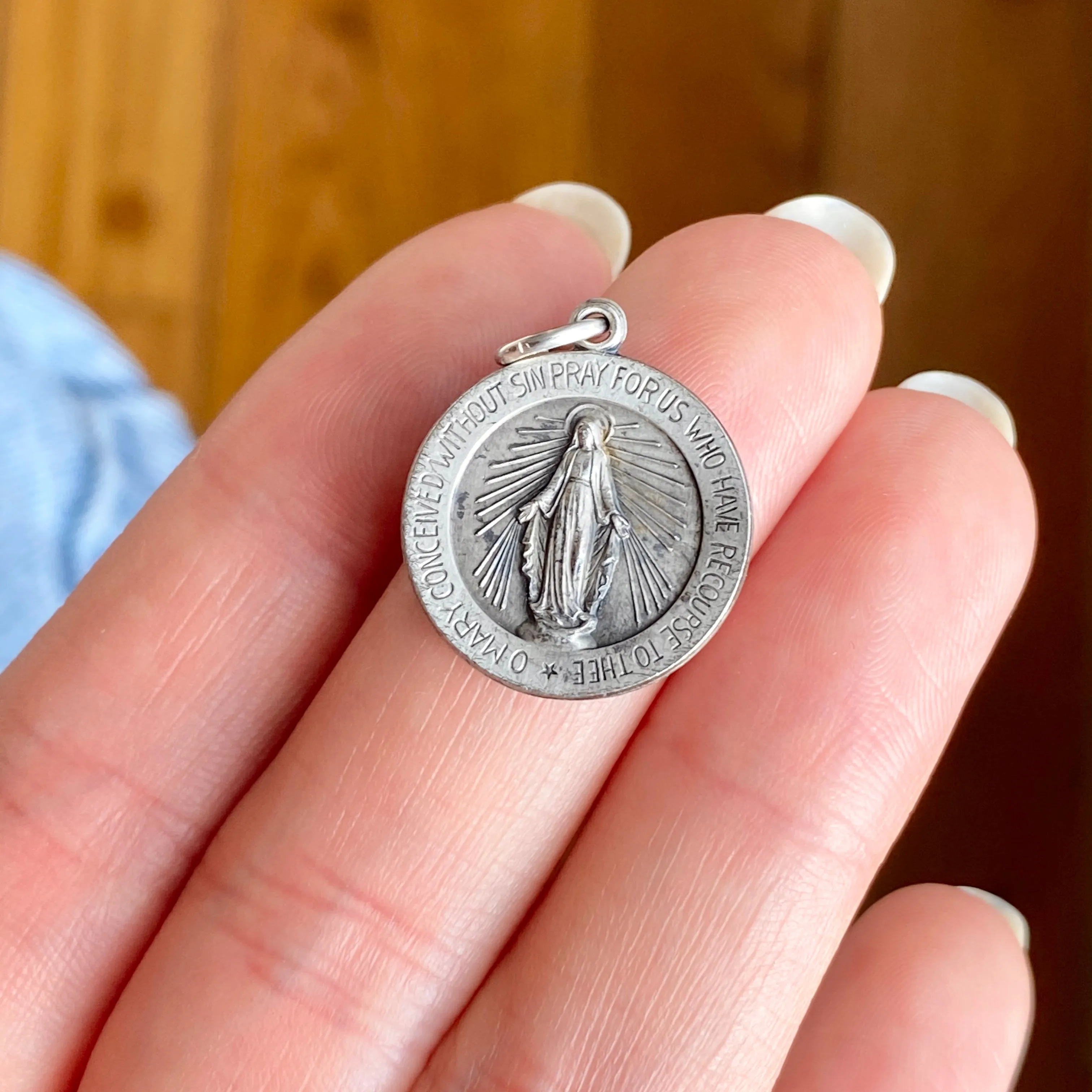 Sterling Silver Antiqued Miraculous Medal Round Pendant 18mm
