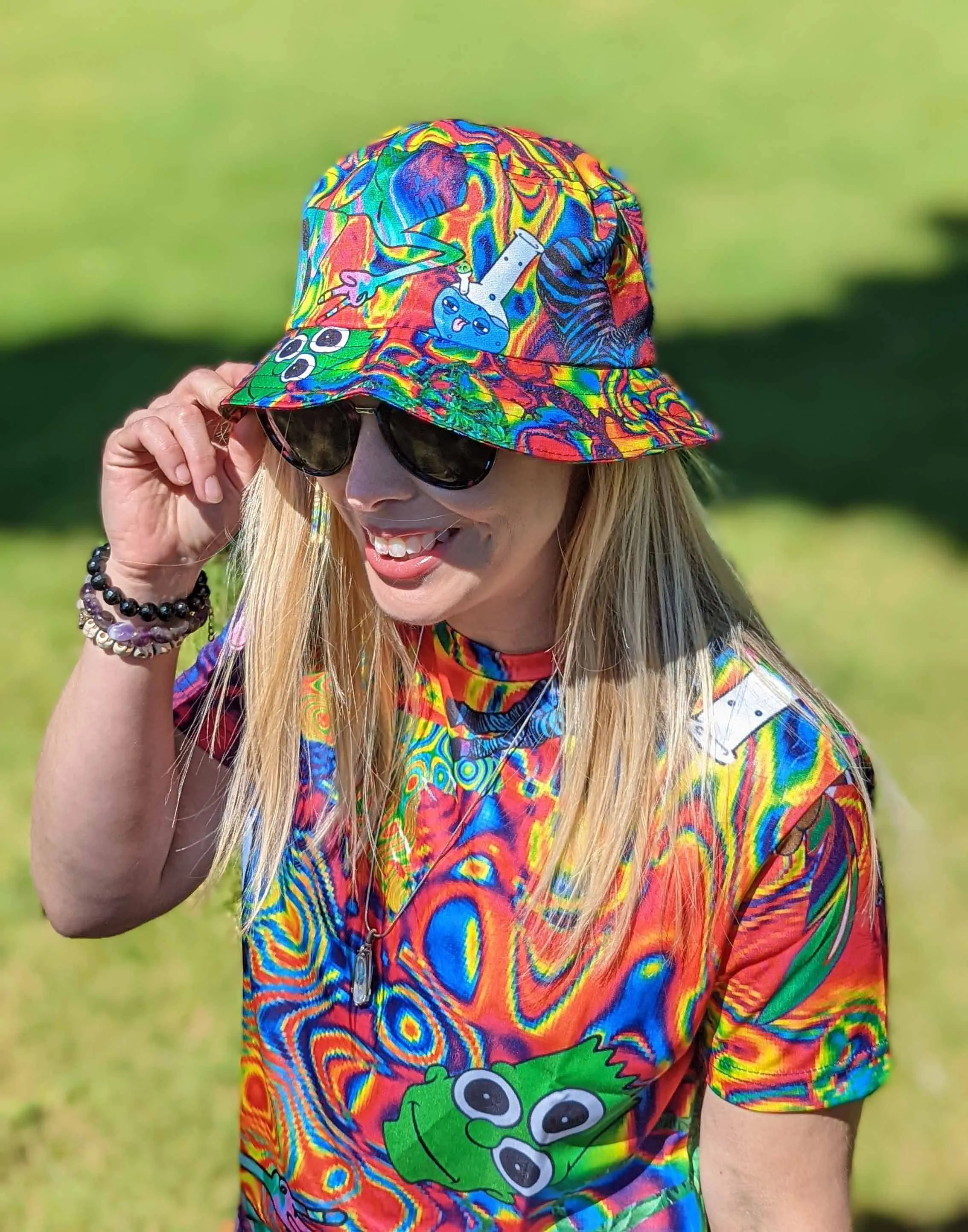 Trippy psychedelic bucket hat