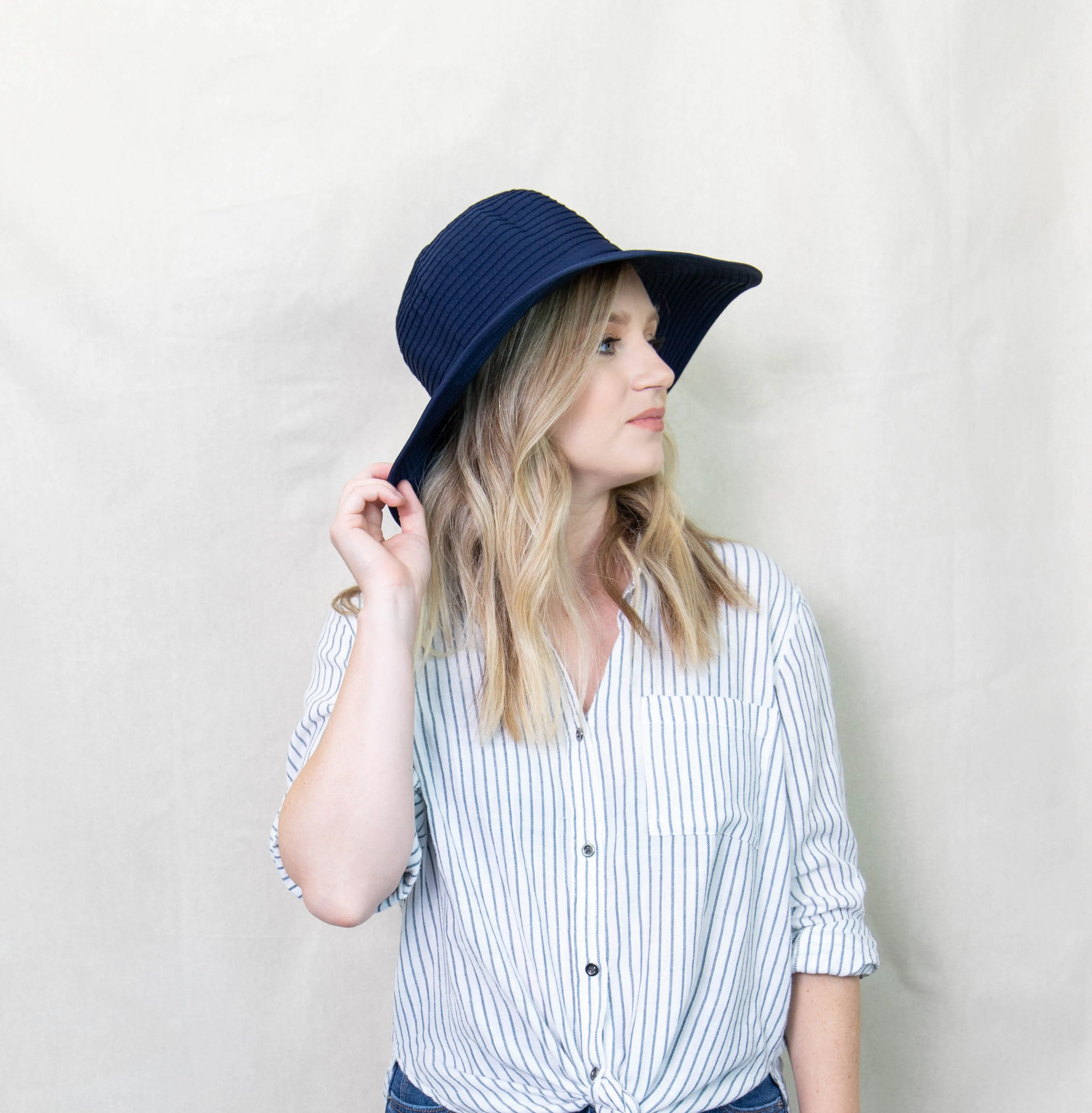 Women's Ribbon Medium Brim Floppy
